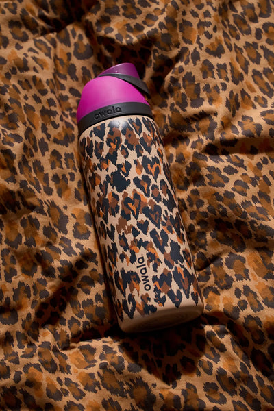 PREVENTA- Owala UO Exclusive Wild At Heart FreeSip 32 oz Water Bottle