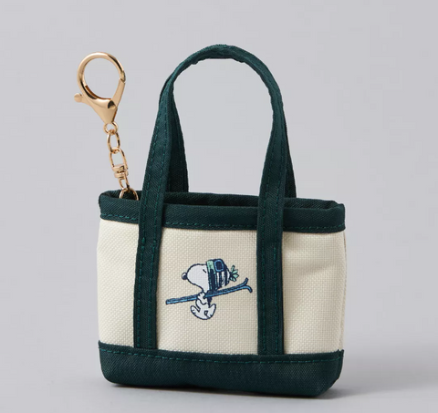 PREVENTA - AE Snoopy Skier Keychain