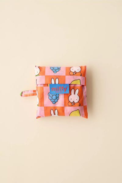 PREVENTA - BAGGU & Miffy UO Exclusive Baby Baggu Reusable Tote Bag - Fruit