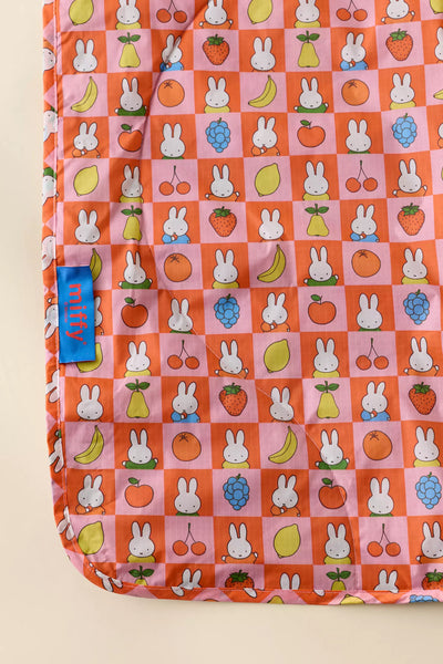 PREVENTA - BAGGU & Miffy Puffy Quilted Picnic Blanket - Fruit