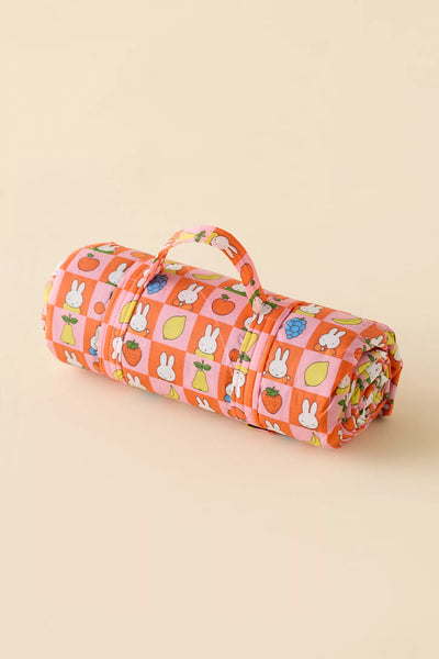 PREVENTA - BAGGU & Miffy Puffy Quilted Picnic Blanket - Fruit